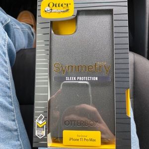 Iphone 11pro max otter box